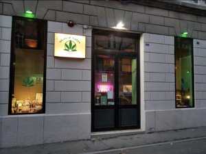 l'esterno del negozio hemp store a trieste